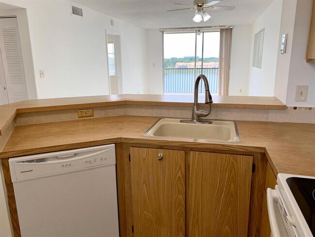 Building Photo - 8710 N Sherman Cir
