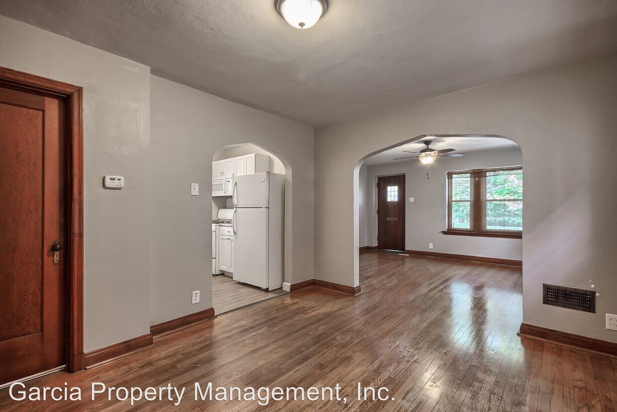 Primary Photo - 1 br, 1 bath Apartment - 4990 Miami Street
