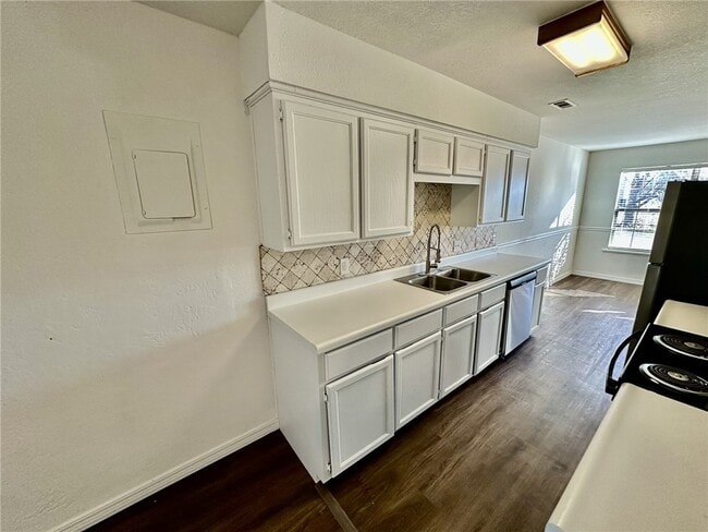 Building Photo - 1244 SW Elm Tree Rd