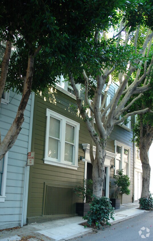 Primary Photo - 152 Pfeiffer St