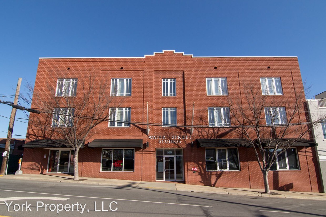 Primary Photo - 109 Water St W
