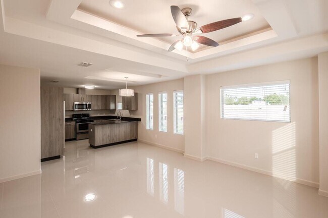 Building Photo - 5708 Nightingale Avenue - Unit 3
