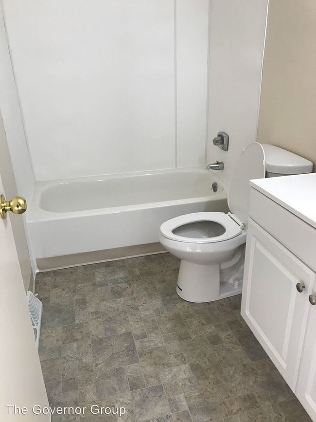 Building Photo - 305 Paul Revere Pl