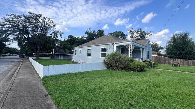 Building Photo - 210 W Marvick Dr