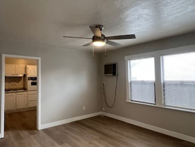 Foto del edificio - ADORABLE REMODELED 2 BEDROOM DUPLEX!