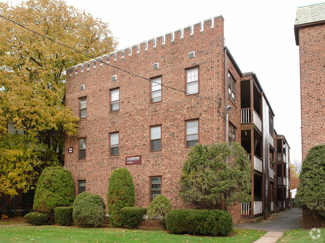 Building Photo - Clarendon Apartments