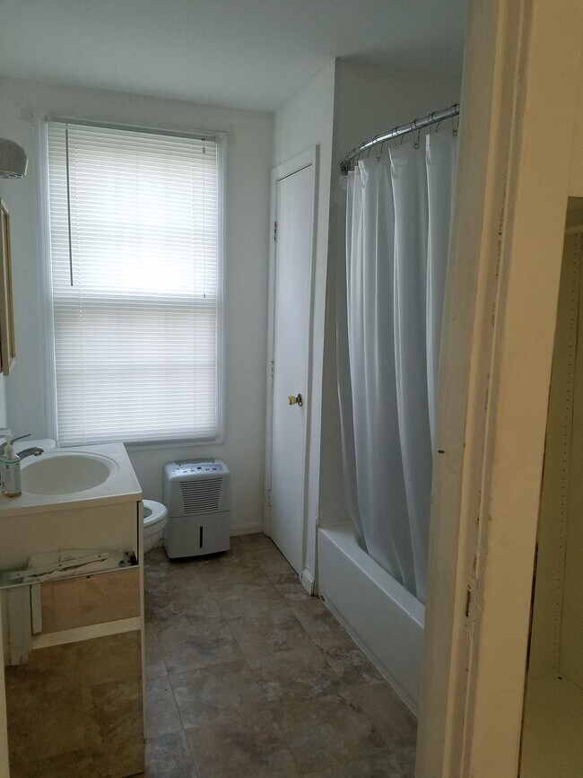 Bath - 2511 N Pershing Dr