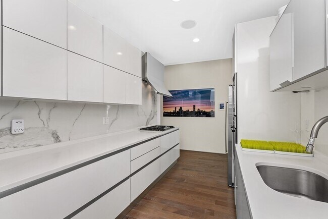 Foto del edificio - 503 E 1st St