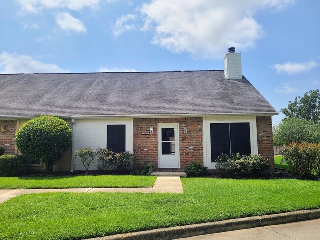 Front view of end unit with landscaping - 12439 Coursey Blvd