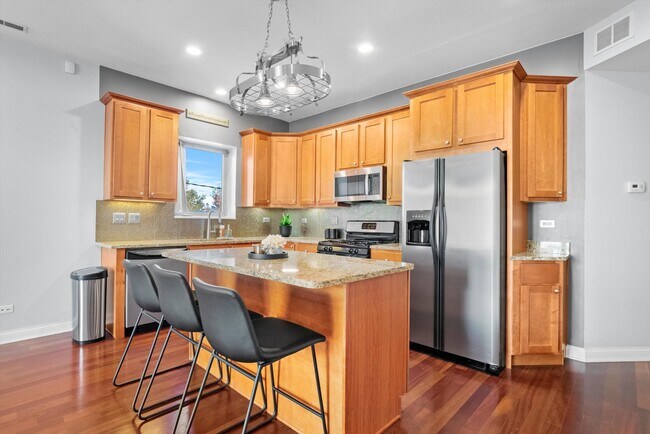 Foto del edificio - 2853 N Pulaski Rd