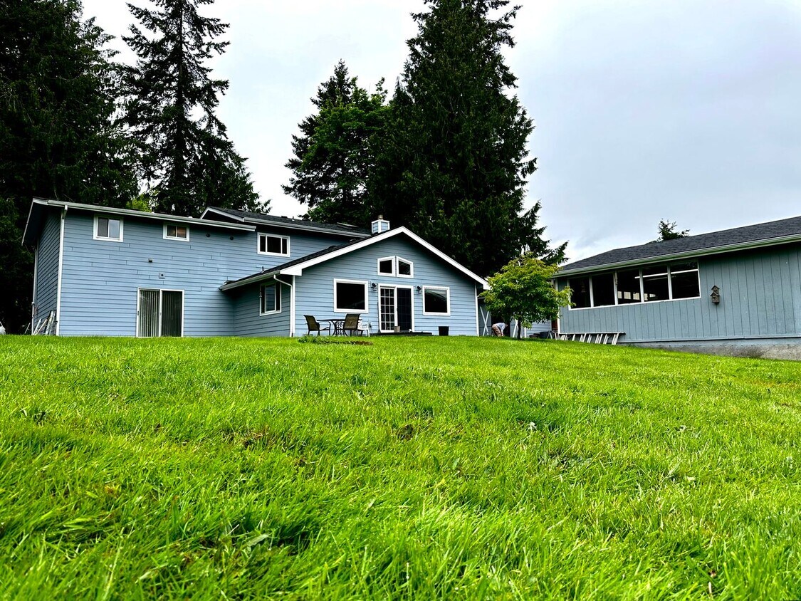 Foto principal - Rare Kent Gem, 3 BR | 3 BA | 2 DEN | 0.41 ...