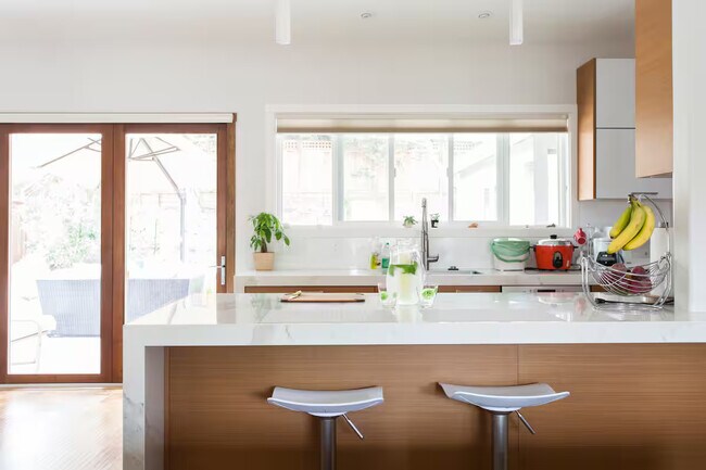 Foto del edificio - 915 Helen Dr