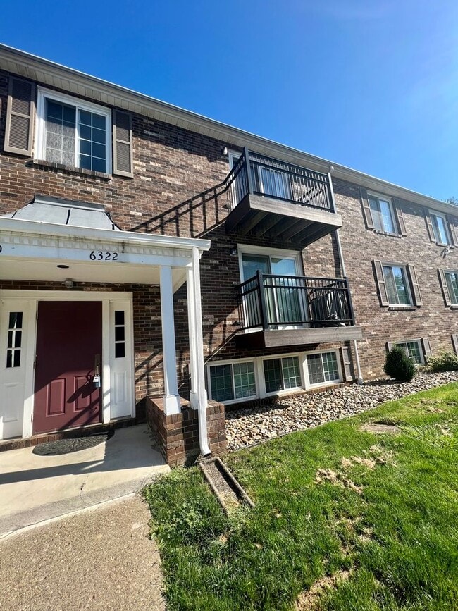 Building Photo - 6322 Patrick Henry Dr