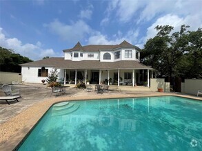 Building Photo - 110 S Cuernavaca Dr