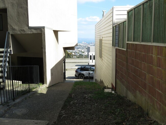 Building Photo - Hidden Gem with Outrageous Views - 1 Bedro...