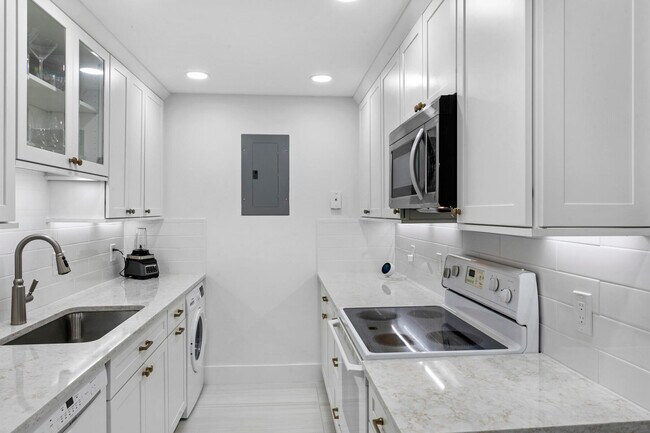 Building Photo - 1208 Marine Way