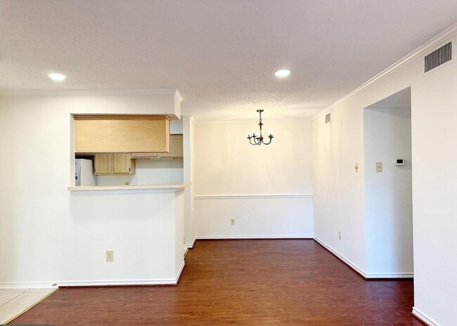 Building Photo - 1523 Lincoln Way
