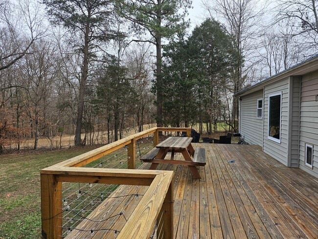 Building Photo - Country Living! 1.2 Acres! 3 bed 2 Baths