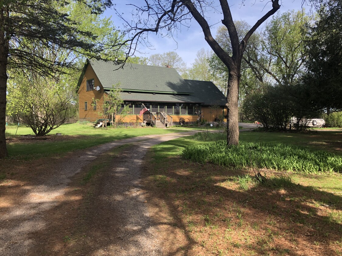 Foto principal - 23260 Bridgestone Rd NW