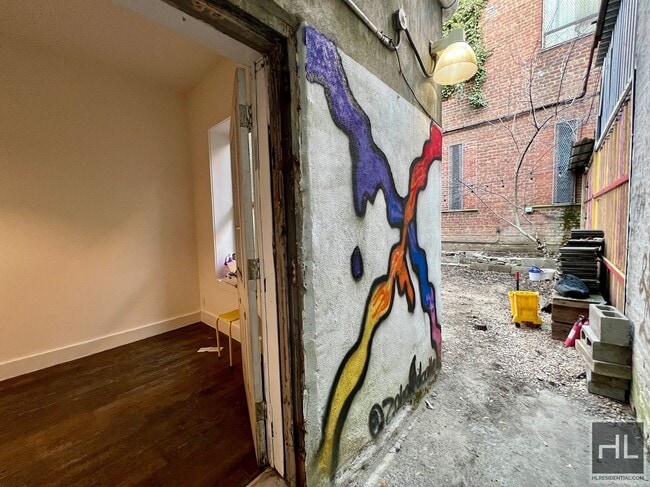 Foto del edificio - 3BR 1BA Massive Backyard w/ Performance Stage