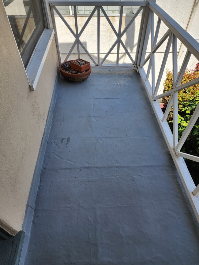 Balcony - 10713 Ashton Ave