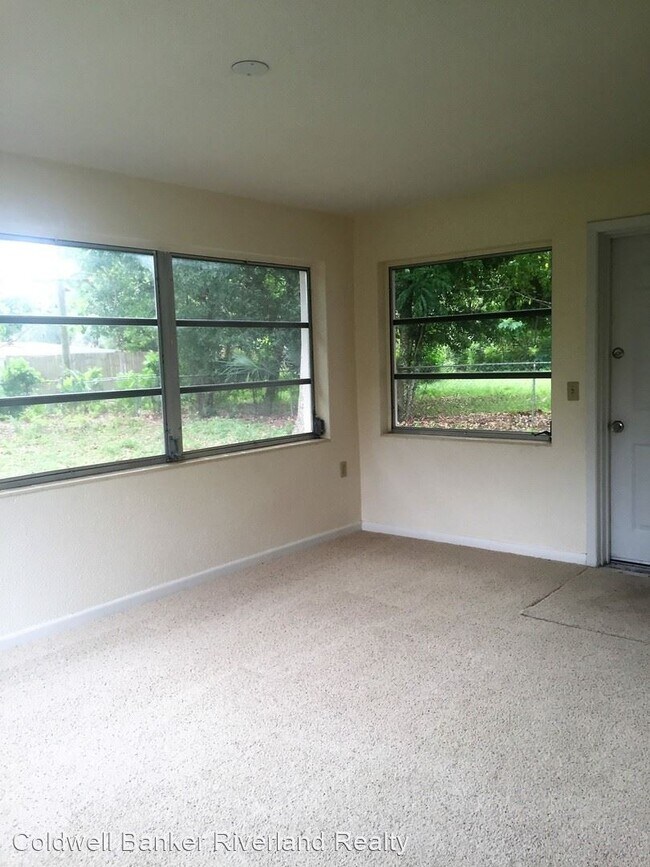 Building Photo - 2 br, 1 bath House - 5 South Washington St...
