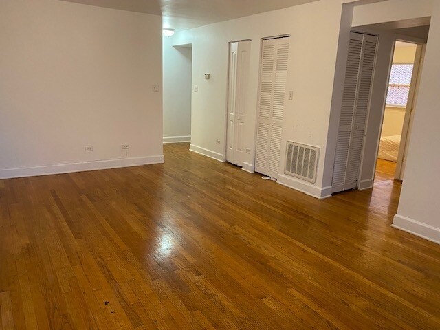 Building Photo - 6022 N Wolcott Ave