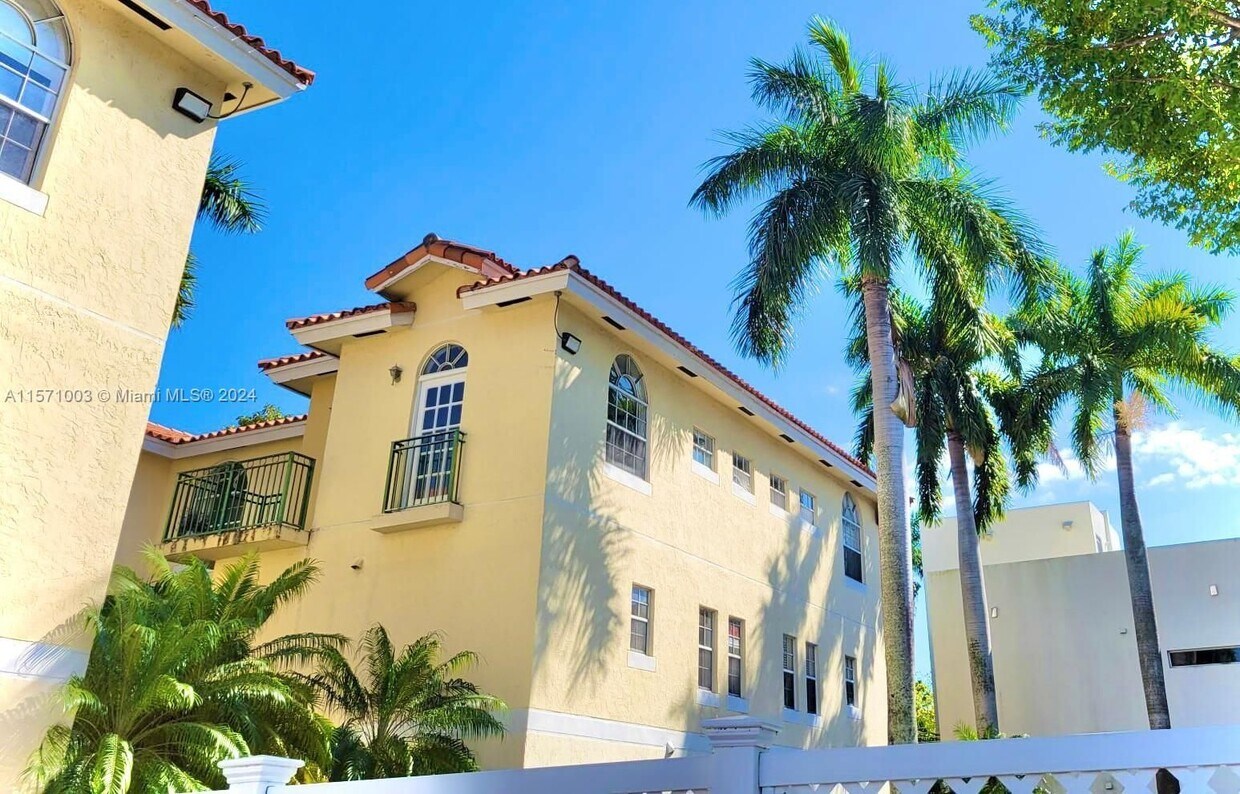 Foto principal - 3356 Bird Ave