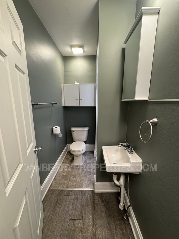 Foto del edificio - 915 N Main St