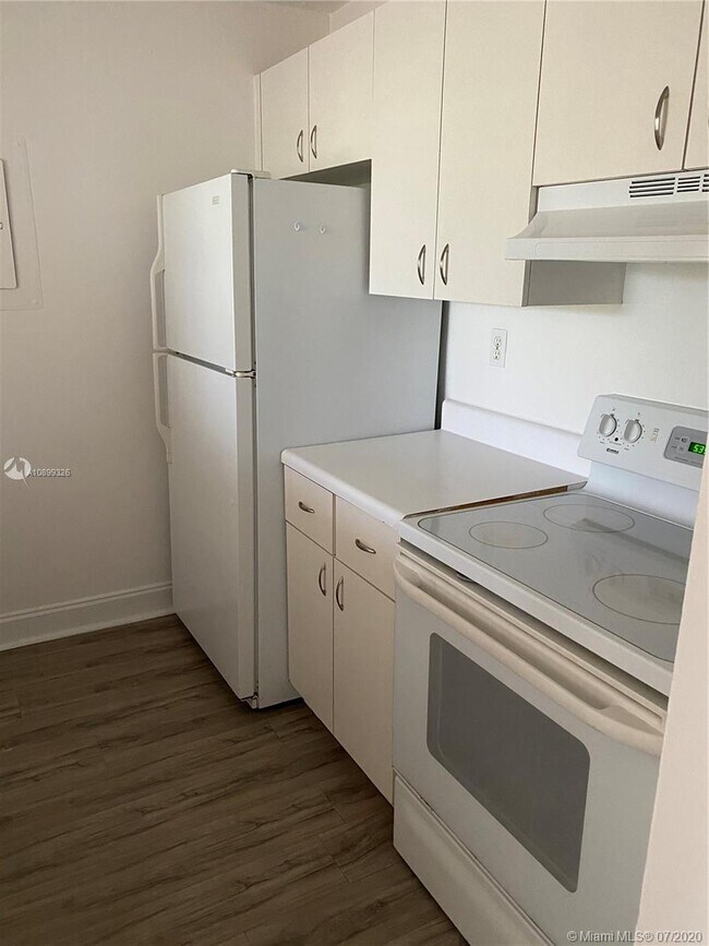 Building Photo - 2150 SW 16th Ave