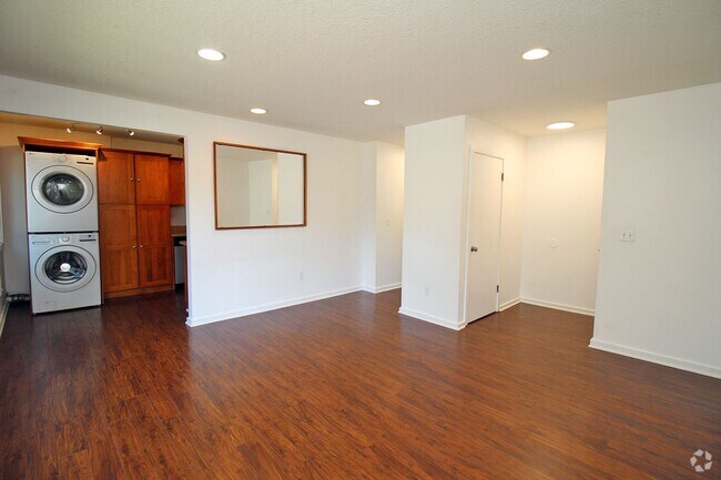 Building Photo - 4232-4232 SE Cesar Estrada Chavez Blvd