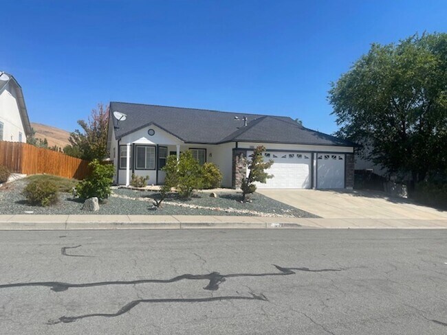 Building Photo - Beautiful and spacious home in North West ...