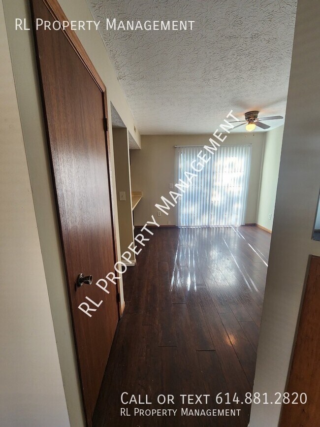 Building Photo - 2 bedroom 2.5 bathroom townhome in Westerv...