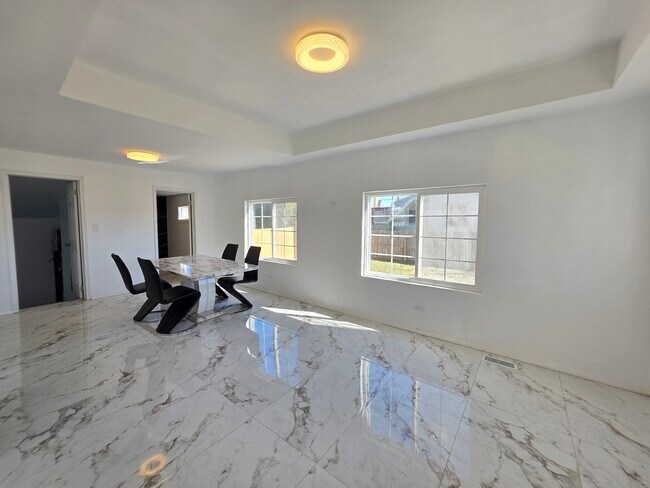 Building Photo - 122 Hawley St