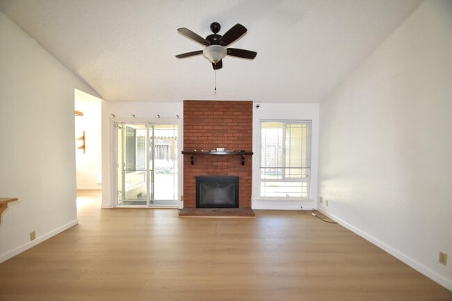 Foto del edificio - 4407 Jonquil Dr