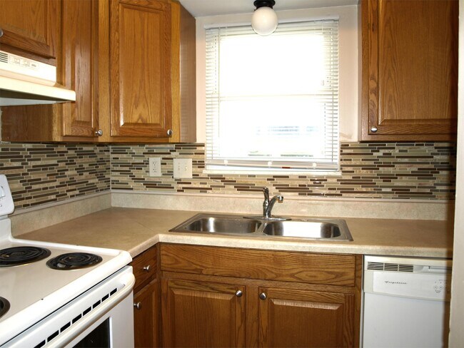 Building Photo - 2801 Kipling Ave NW