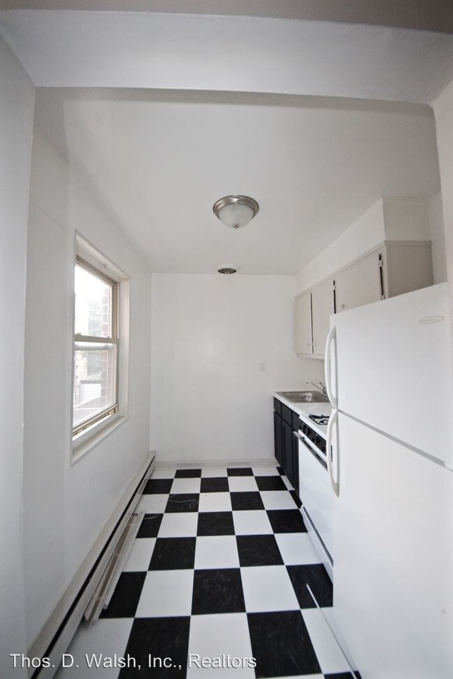 Building Photo - 612 12th St NE