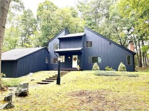 Building Photo - 20 Burnham Hollow Rd