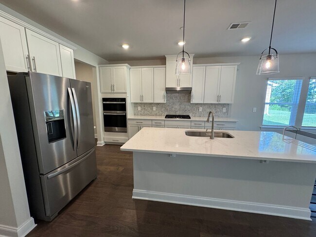 Building Photo - Like-New 5 Bedroom Home in the Heart of Smyrna!