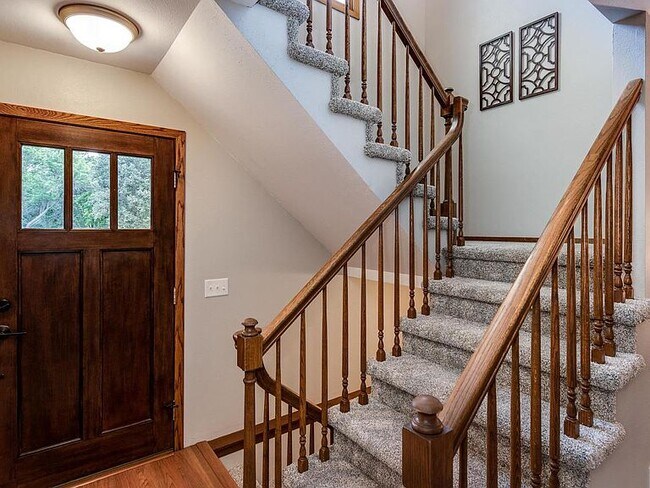 Building Photo - 5709 Highland Way