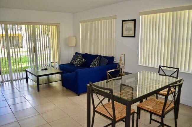 Foto del edificio - 10260 Courtside Ln