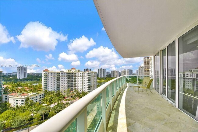 Foto del edificio - 19955 NE 38th Ct