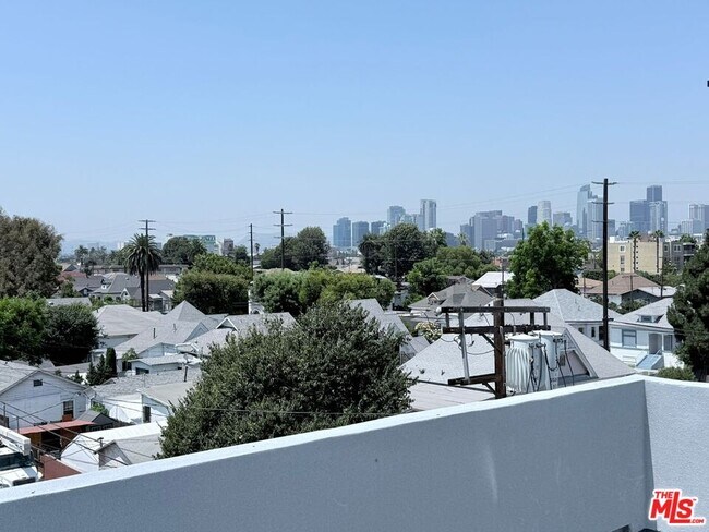 Foto del edificio - 1039 E 28th St
