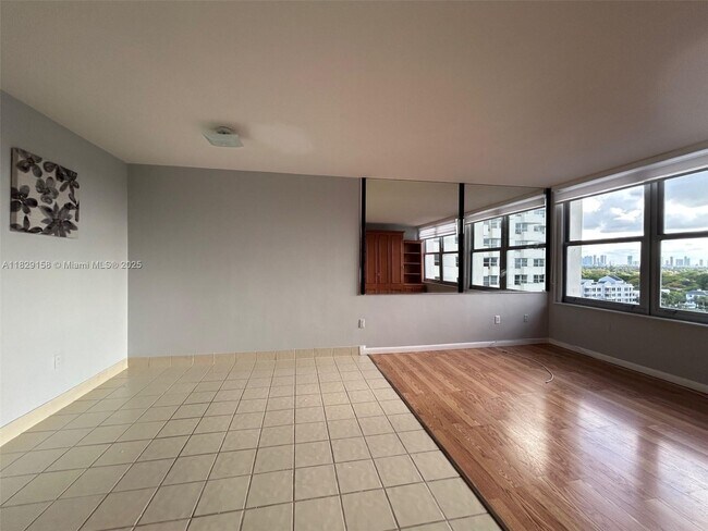 Foto del edificio - 2899 Collins Ave
