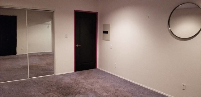 Lg Master w/wall safe &double mirrored closet - 13300 Herron St