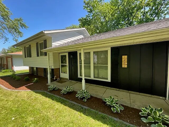 Foto del edificio - 1207 Sandburg Dr