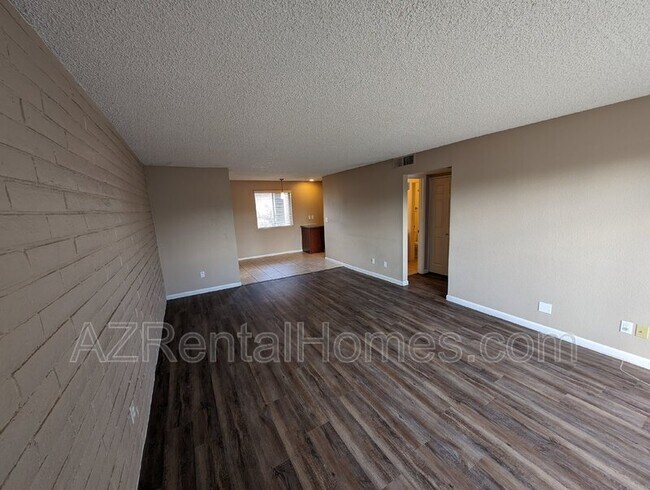 Foto del edificio - 4354 N 82nd St