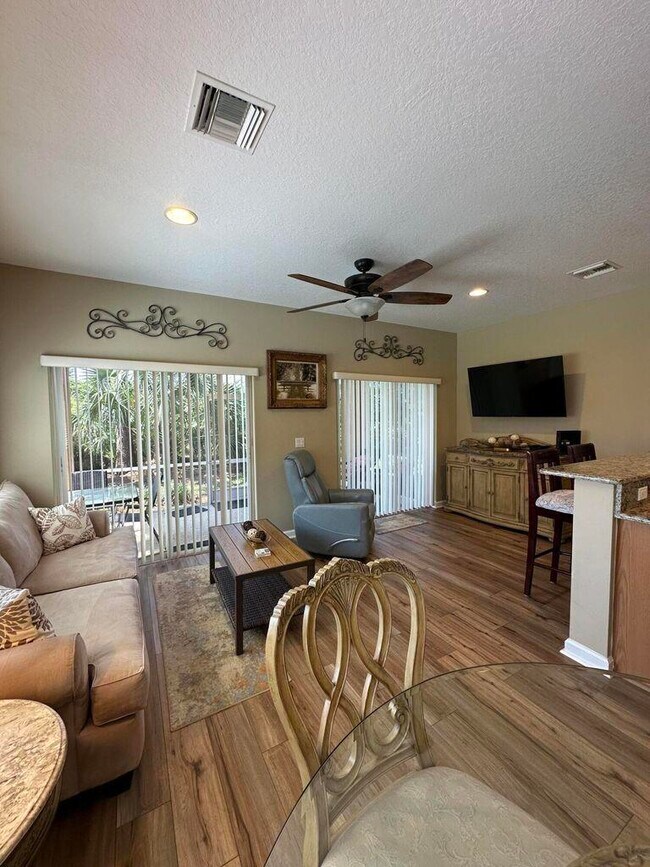 Foto del edificio - 8278 Mulligan Cir