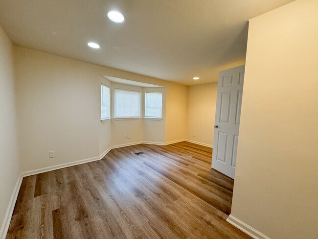Foto del edificio - 1654 Mayhew St