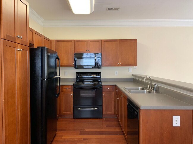 Foto del edificio - PRE-LEASING FOR FALL 2026!